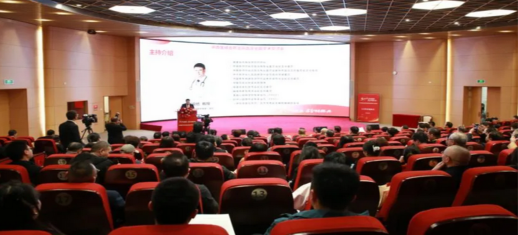 2025年3月21日，“‘松论健康，龄铸经典’-中西医结合防治高血压全国学术交流会”在成都举办。